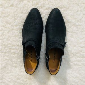Lucky Brand Black Bootied
Size 7B